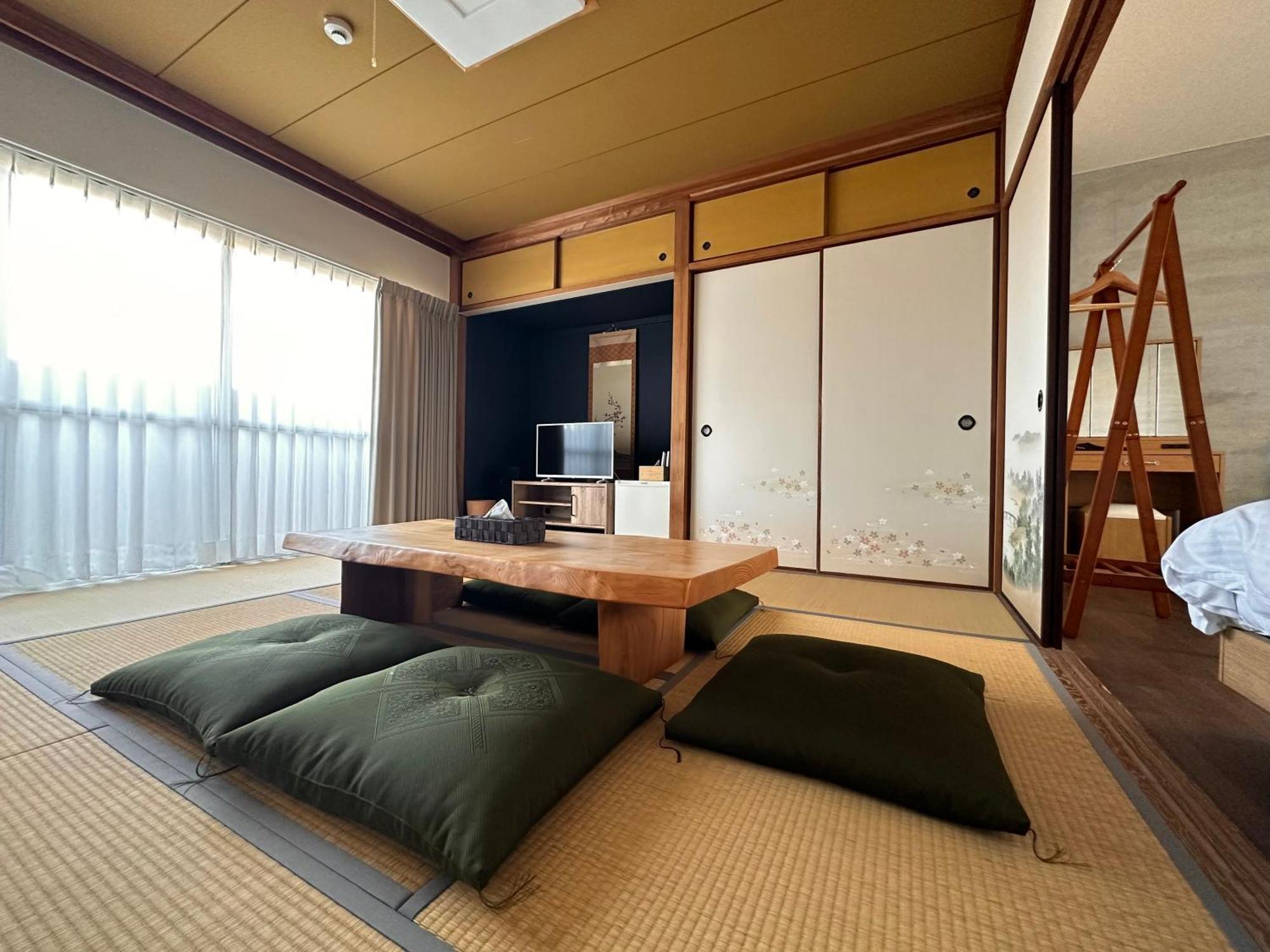 Travel&Book Hotel Hulatoncabin Takamatsu Esterno foto